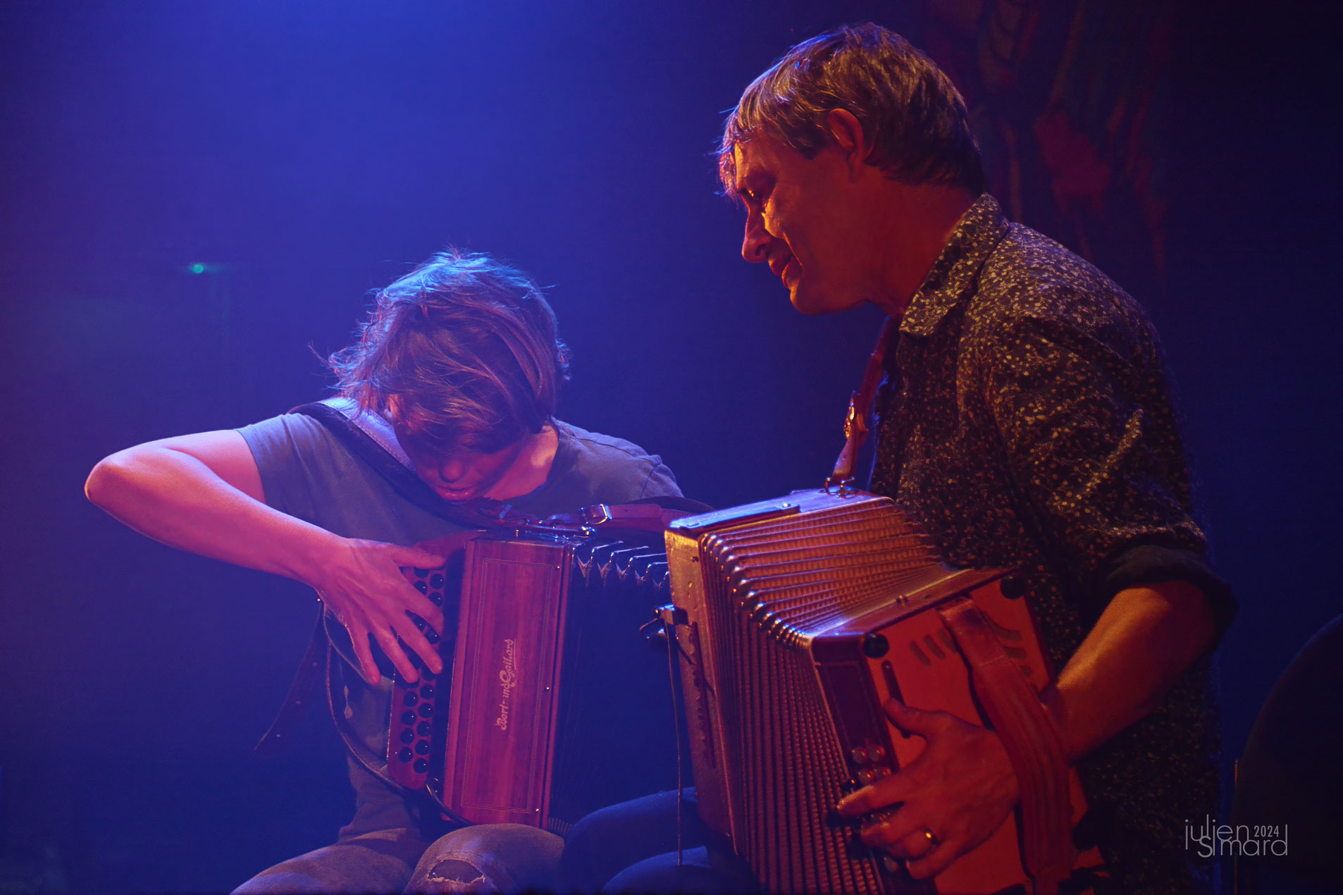 Duo Anne Niepold et Andy Cutting, accordéon diatonique lors du concert d'ouverture.