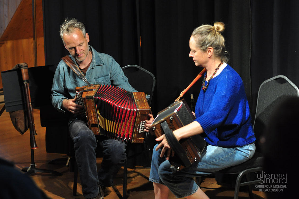 Rendez-vous du Musée - Musique du monde - Naragonia : Toon van Mierlo (accordéon diatonique) et Pascale Rubens (accordéon diatonique).